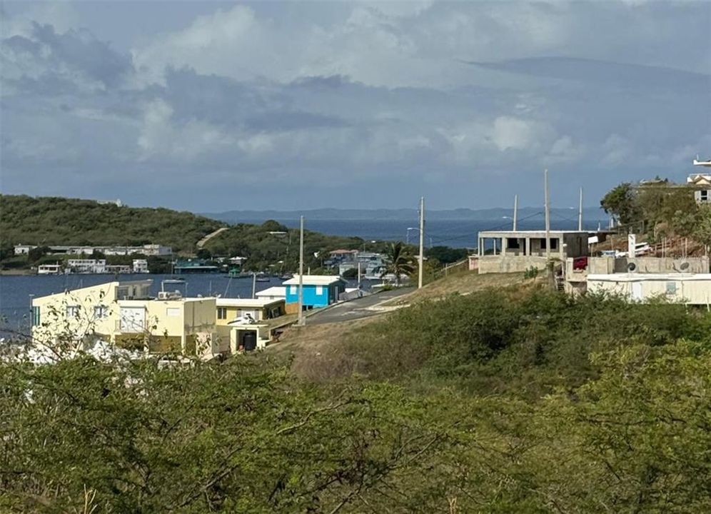 待售: $325,000 (0.68 acres)