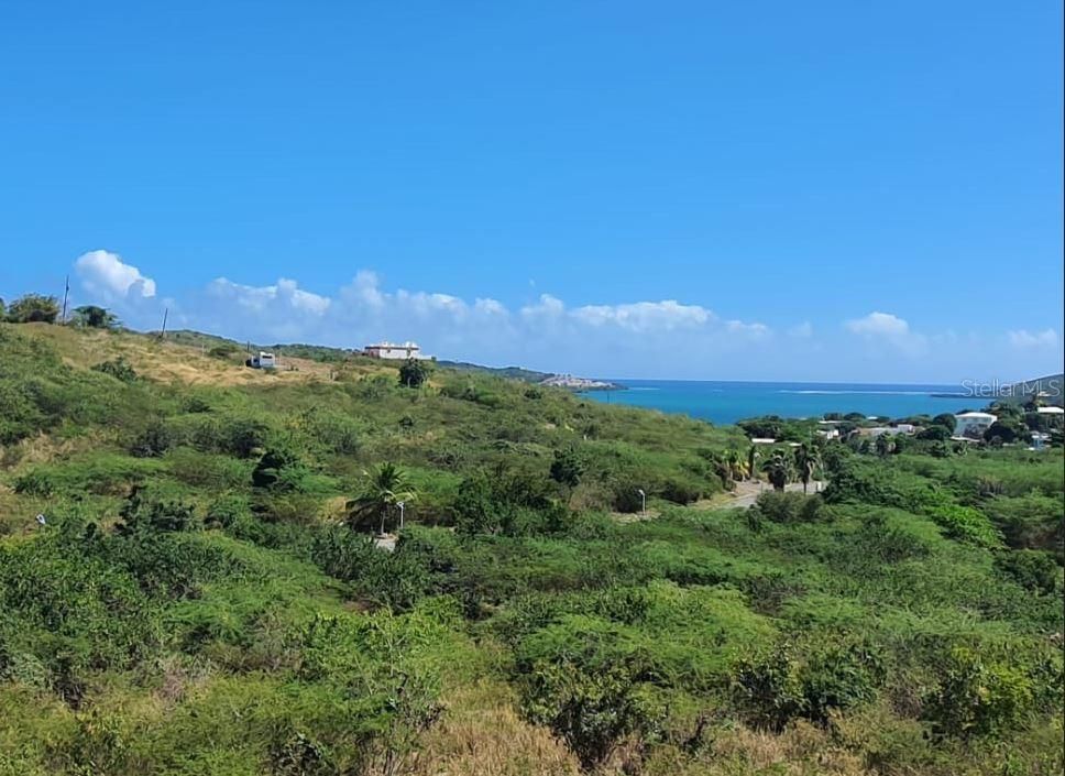 待售: $325,000 (0.68 acres)