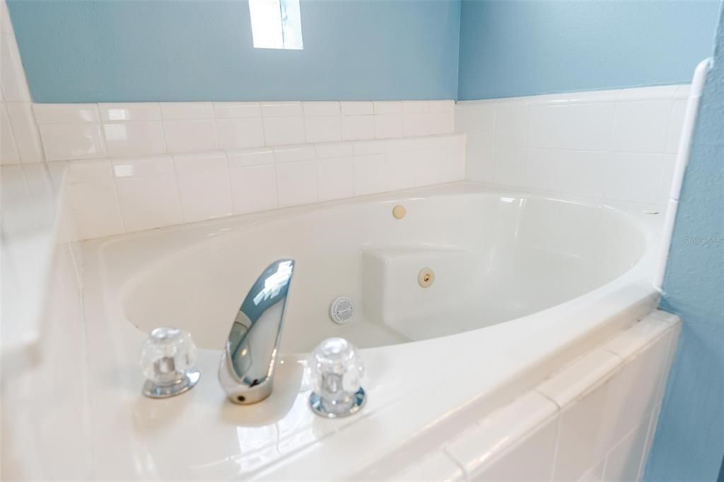 Active With Contract: $479,900 (3 beds, 2 baths, 1870 Square Feet)