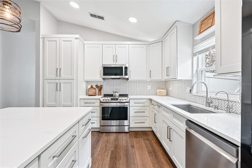 Active With Contract: $479,900 (3 beds, 2 baths, 1870 Square Feet)