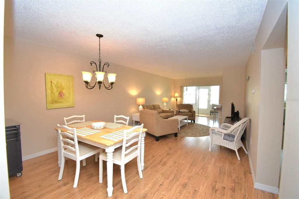 Active With Contract: $150,000 (2 beds, 1 baths, 965 Square Feet)