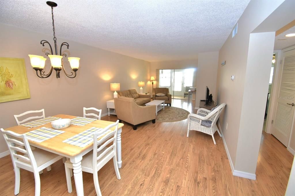 Active With Contract: $150,000 (2 beds, 1 baths, 965 Square Feet)