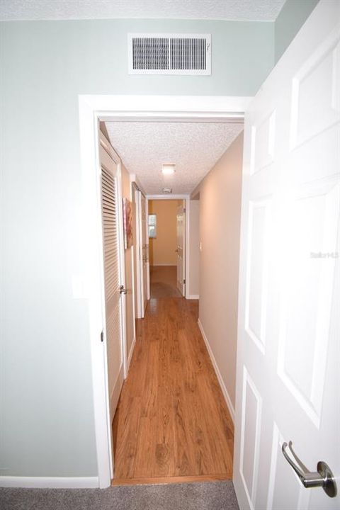 Active With Contract: $150,000 (2 beds, 1 baths, 965 Square Feet)