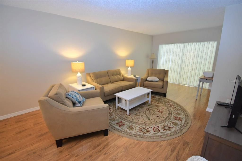 Active With Contract: $150,000 (2 beds, 1 baths, 965 Square Feet)