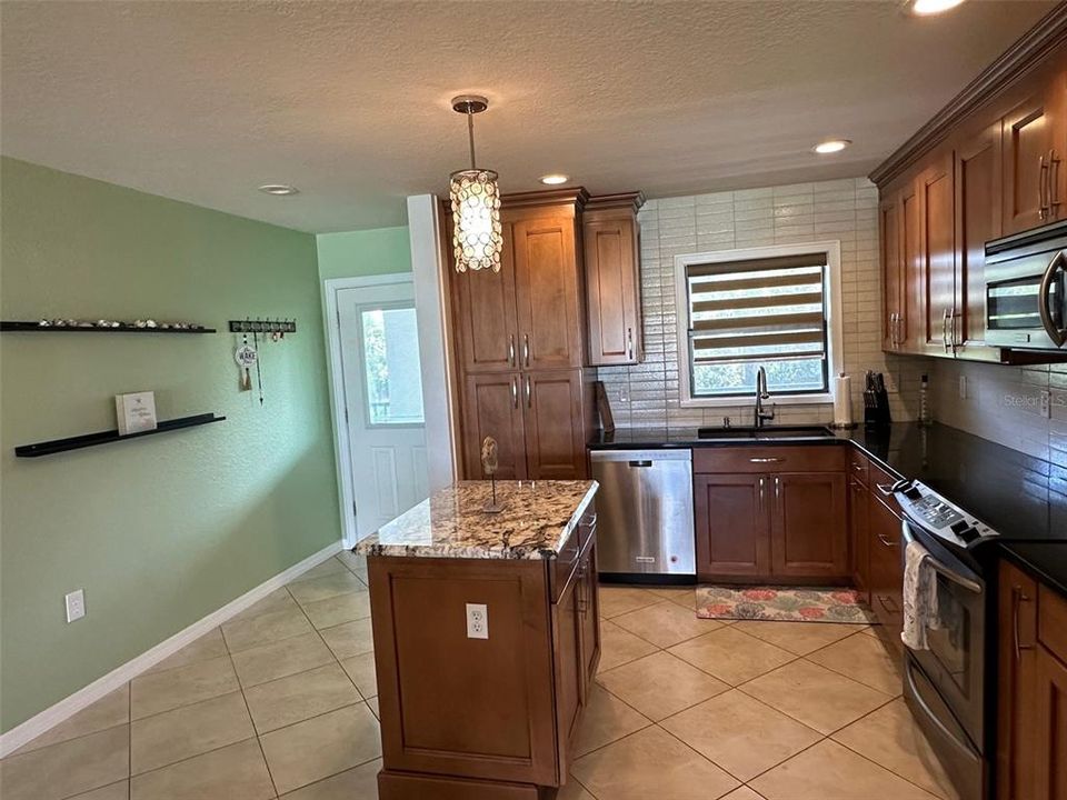 For Rent: $3,600 (2 beds, 2 baths, 1030 Square Feet)