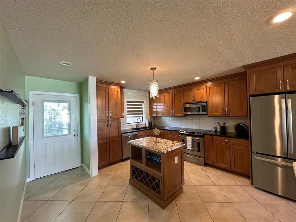 For Rent: $3,600 (2 beds, 2 baths, 1030 Square Feet)