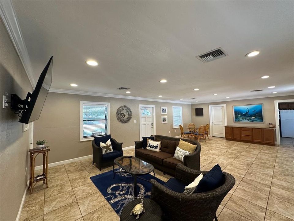 For Rent: $3,600 (2 beds, 2 baths, 1030 Square Feet)