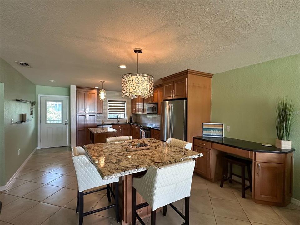 For Rent: $3,600 (2 beds, 2 baths, 1030 Square Feet)