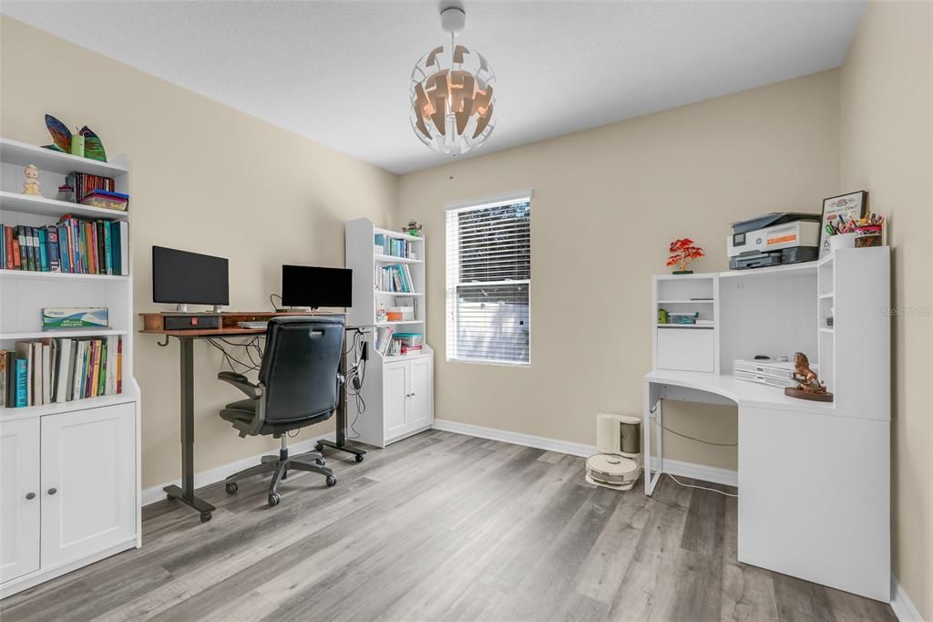 Под контрактом: $435,000 (5 спален, 3 ванн, 2674 Квадратных фут)