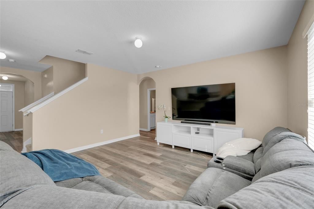 Под контрактом: $435,000 (5 спален, 3 ванн, 2674 Квадратных фут)