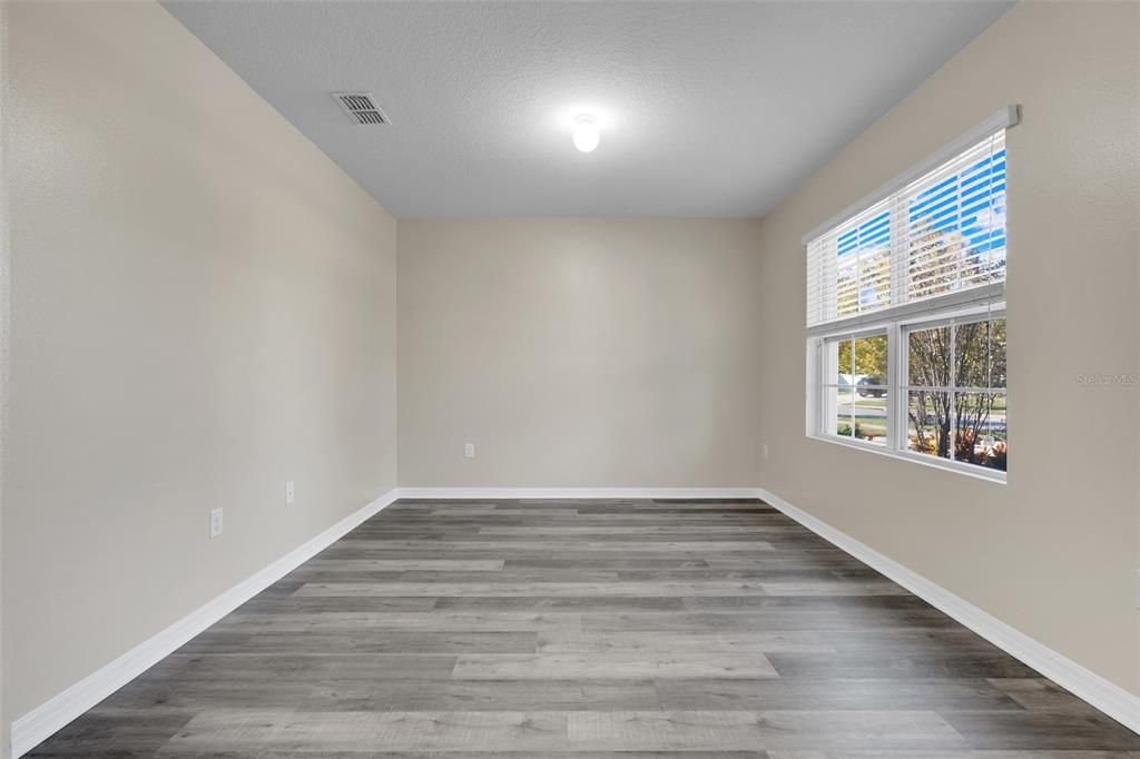 Под контрактом: $435,000 (5 спален, 3 ванн, 2674 Квадратных фут)