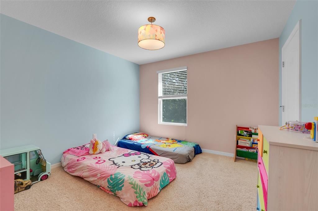 Под контрактом: $435,000 (5 спален, 3 ванн, 2674 Квадратных фут)