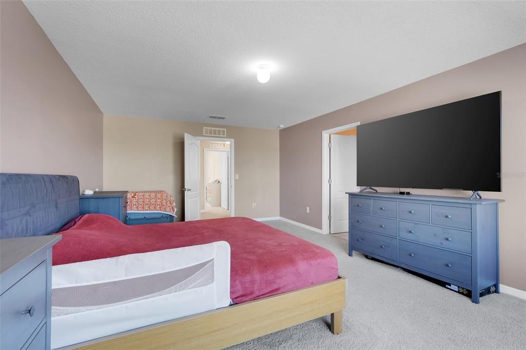 Под контрактом: $435,000 (5 спален, 3 ванн, 2674 Квадратных фут)