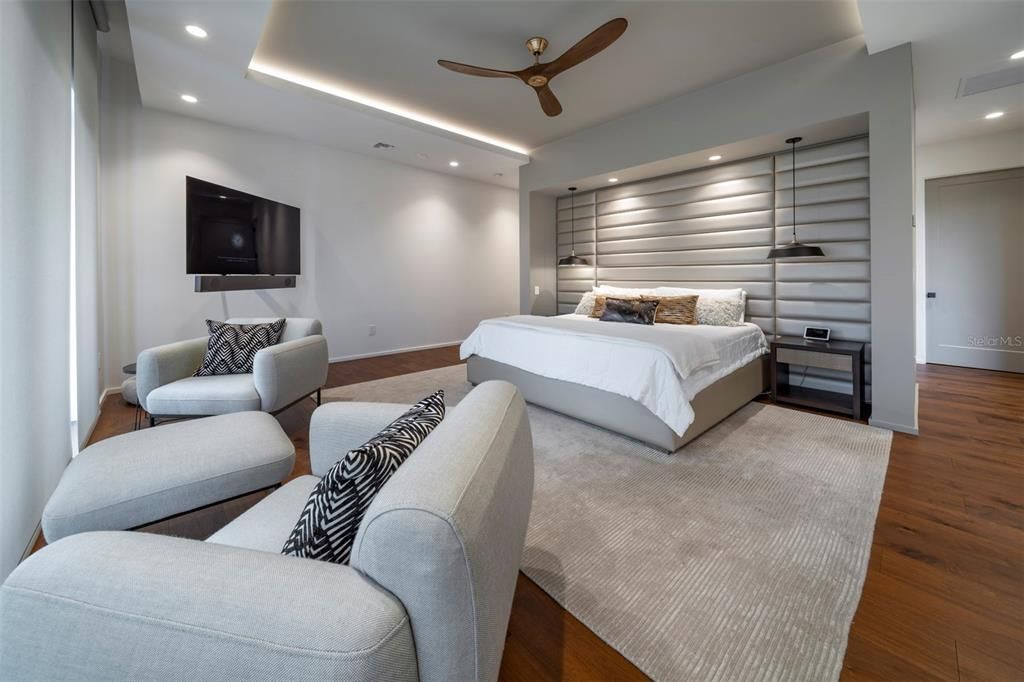 For Rent: $22,500 (5 beds, 7 baths, 6709 Square Feet)