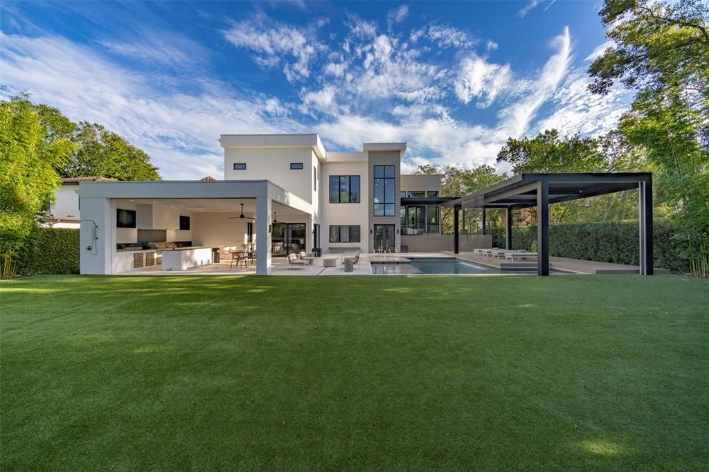 For Rent: $22,500 (5 beds, 7 baths, 6709 Square Feet)