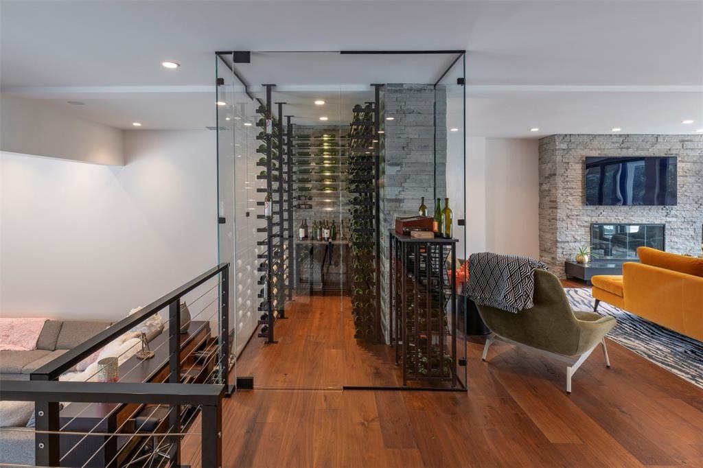 For Rent: $22,500 (5 beds, 7 baths, 6709 Square Feet)