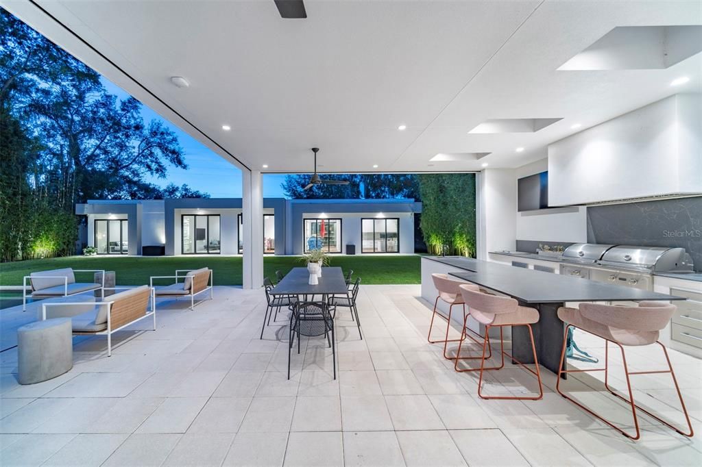 For Rent: $22,500 (5 beds, 7 baths, 6709 Square Feet)