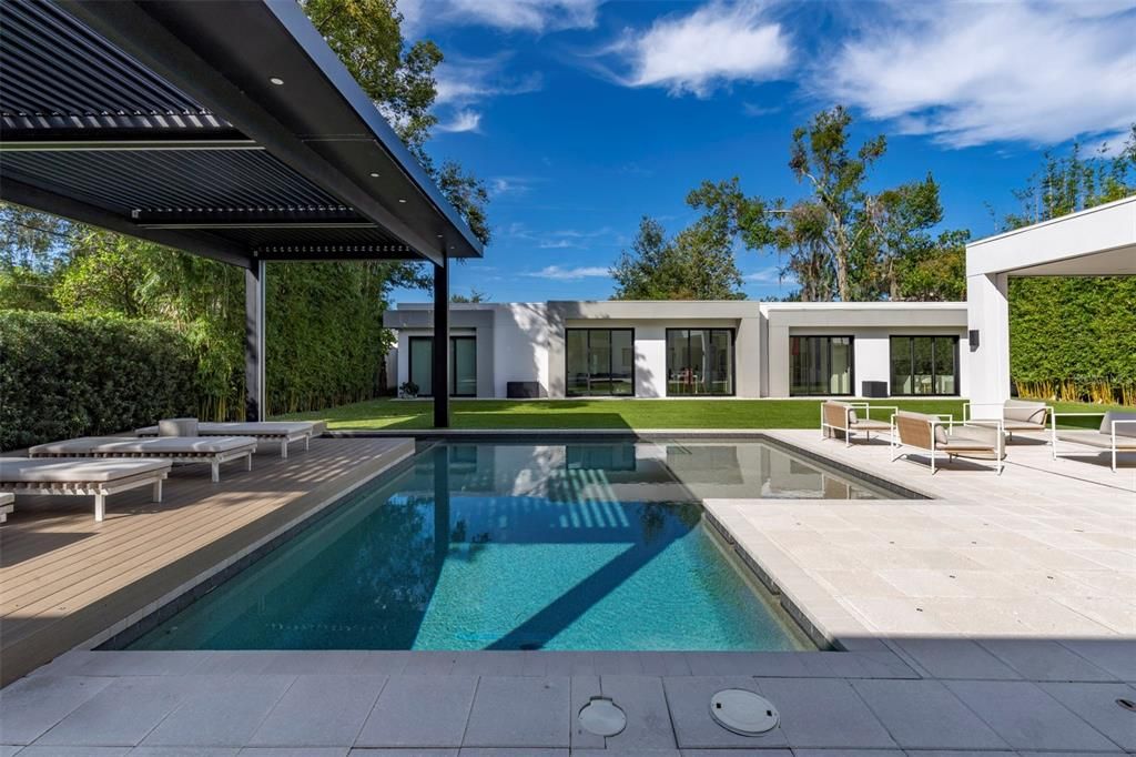 For Rent: $22,500 (5 beds, 7 baths, 6709 Square Feet)