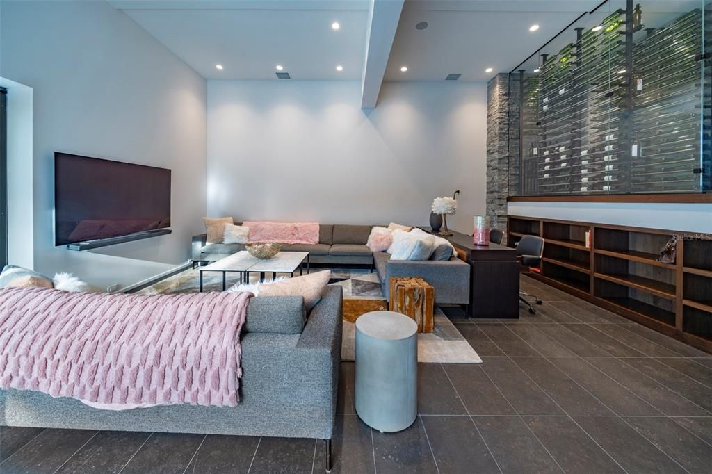 For Rent: $22,500 (5 beds, 7 baths, 6709 Square Feet)