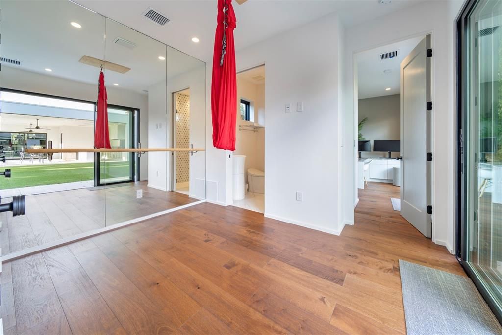 For Rent: $22,500 (5 beds, 7 baths, 6709 Square Feet)