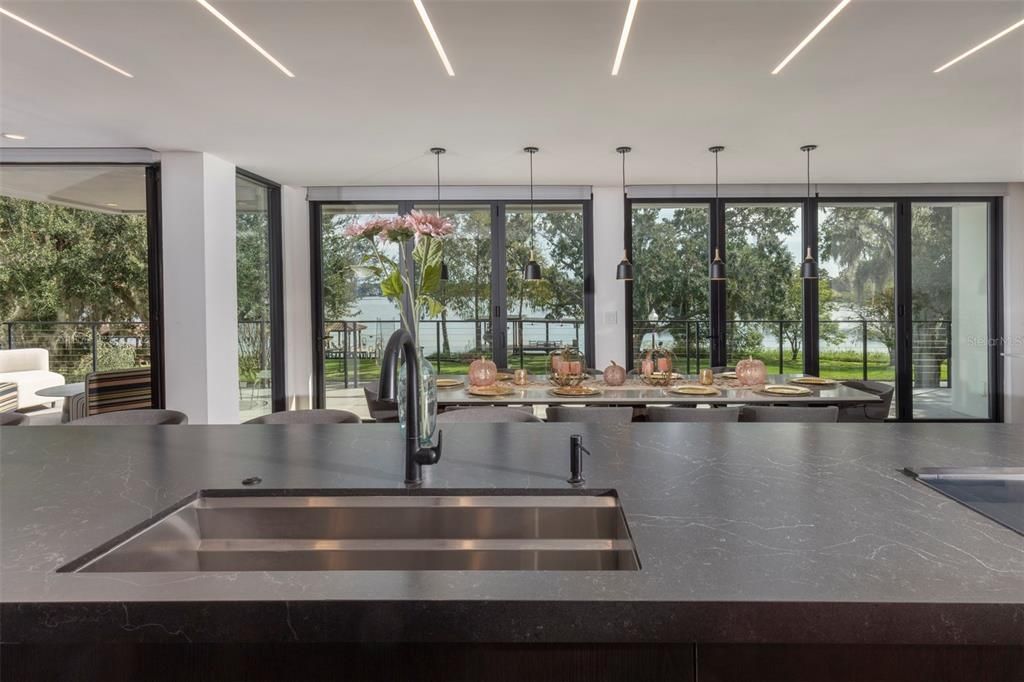 For Rent: $22,500 (5 beds, 7 baths, 6709 Square Feet)