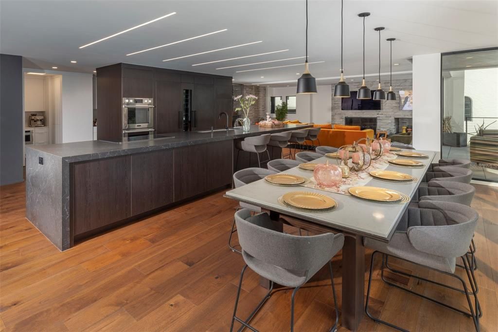 For Rent: $22,500 (5 beds, 7 baths, 6709 Square Feet)