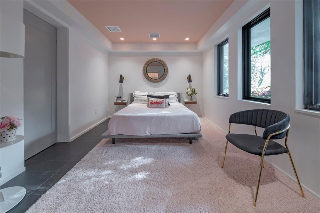 For Rent: $22,500 (5 beds, 7 baths, 6709 Square Feet)