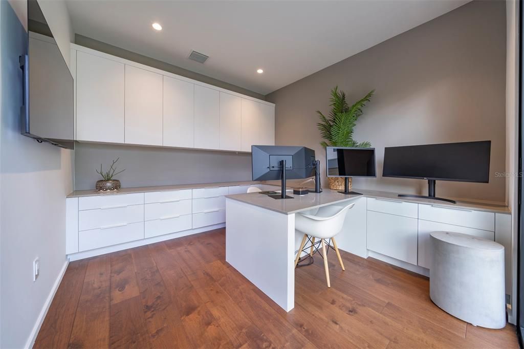 For Rent: $22,500 (5 beds, 7 baths, 6709 Square Feet)