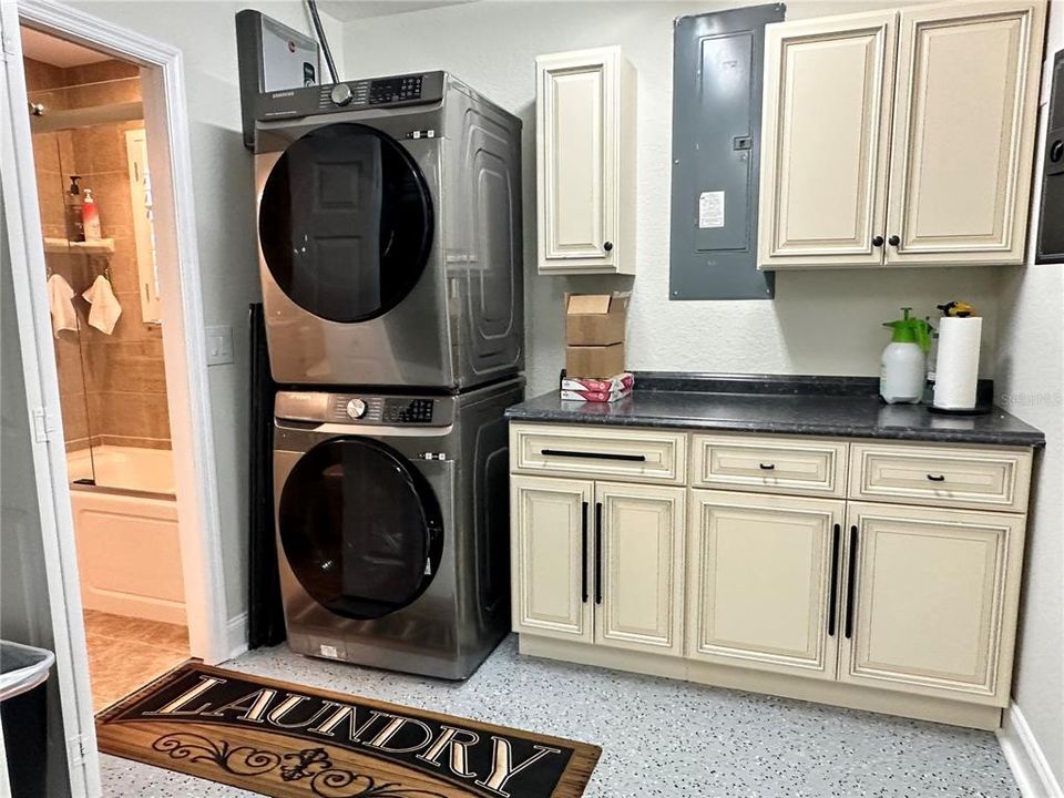 For Sale: $499,000 (1 beds, 1 baths, 1172 Square Feet)