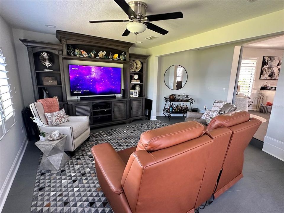 For Sale: $499,000 (1 beds, 1 baths, 1172 Square Feet)