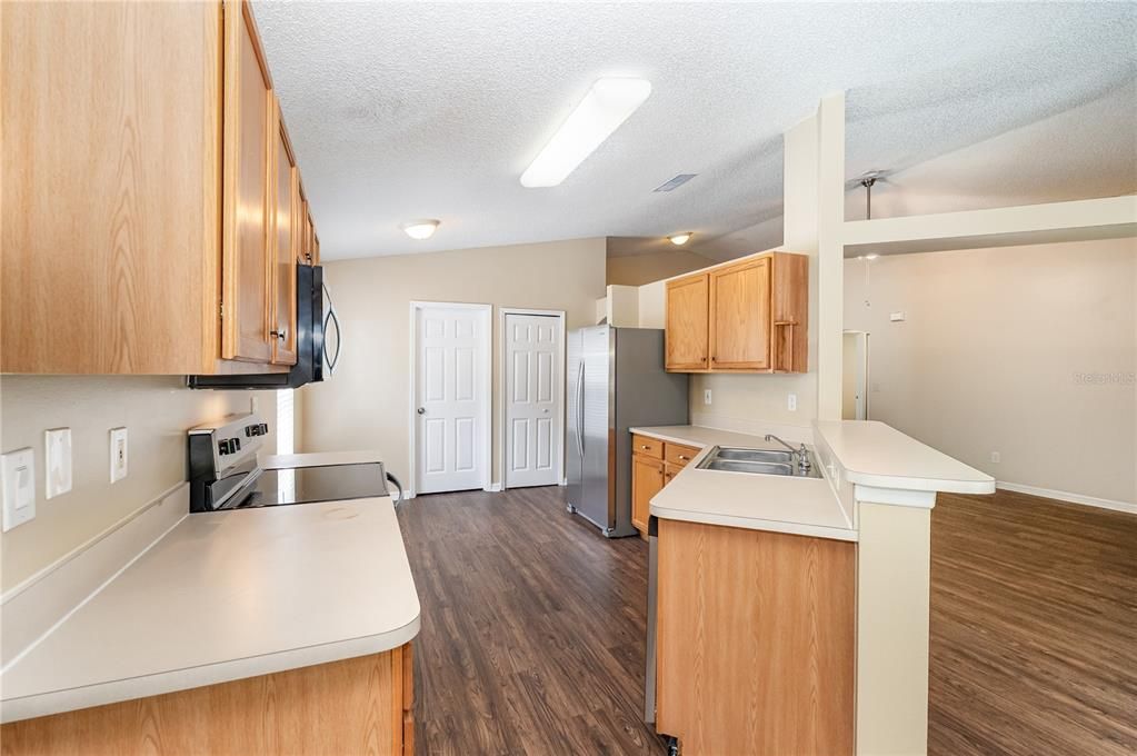 For Sale: $289,900 (4 beds, 2 baths, 1902 Square Feet)