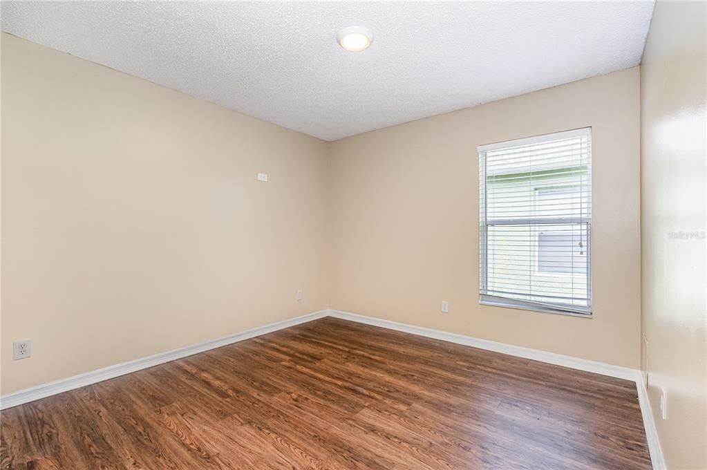 For Sale: $289,900 (4 beds, 2 baths, 1902 Square Feet)