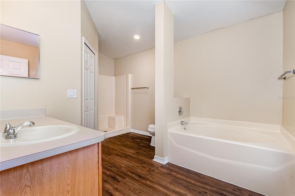 For Sale: $289,900 (4 beds, 2 baths, 1902 Square Feet)