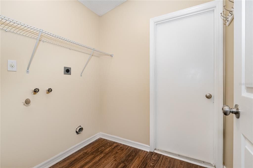 For Sale: $289,900 (4 beds, 2 baths, 1902 Square Feet)