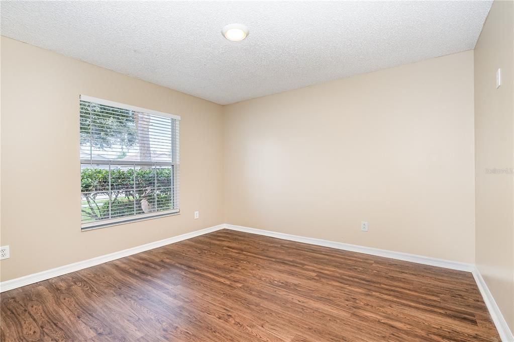 For Sale: $289,900 (4 beds, 2 baths, 1902 Square Feet)