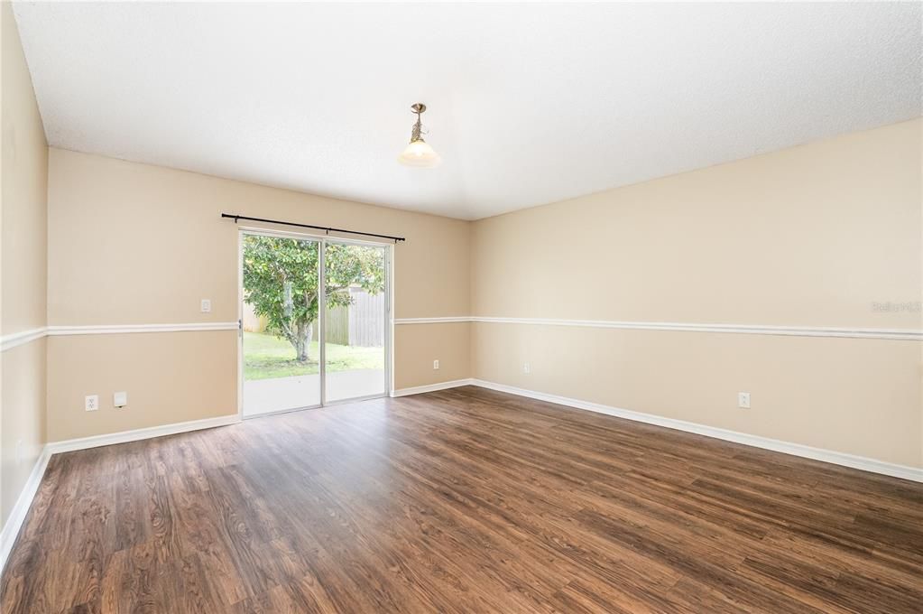 For Sale: $289,900 (4 beds, 2 baths, 1902 Square Feet)