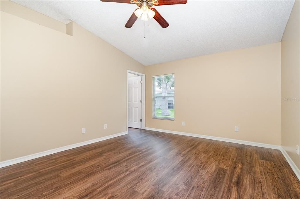 For Sale: $289,900 (4 beds, 2 baths, 1902 Square Feet)