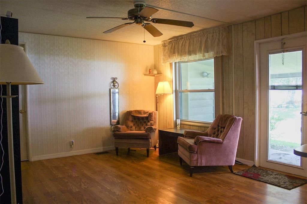 待售: $135,000 (2 贝兹, 2 浴室, 1104 平方英尺)