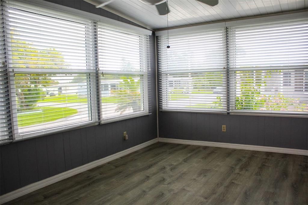 待售: $135,000 (2 贝兹, 2 浴室, 1104 平方英尺)