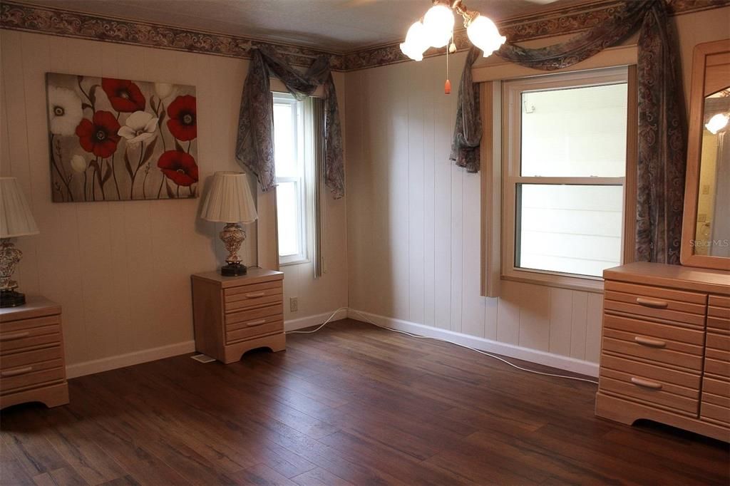 待售: $135,000 (2 贝兹, 2 浴室, 1104 平方英尺)