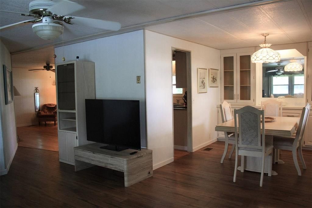 待售: $135,000 (2 贝兹, 2 浴室, 1104 平方英尺)