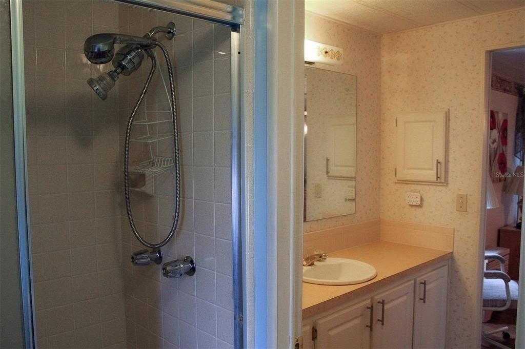 待售: $135,000 (2 贝兹, 2 浴室, 1104 平方英尺)