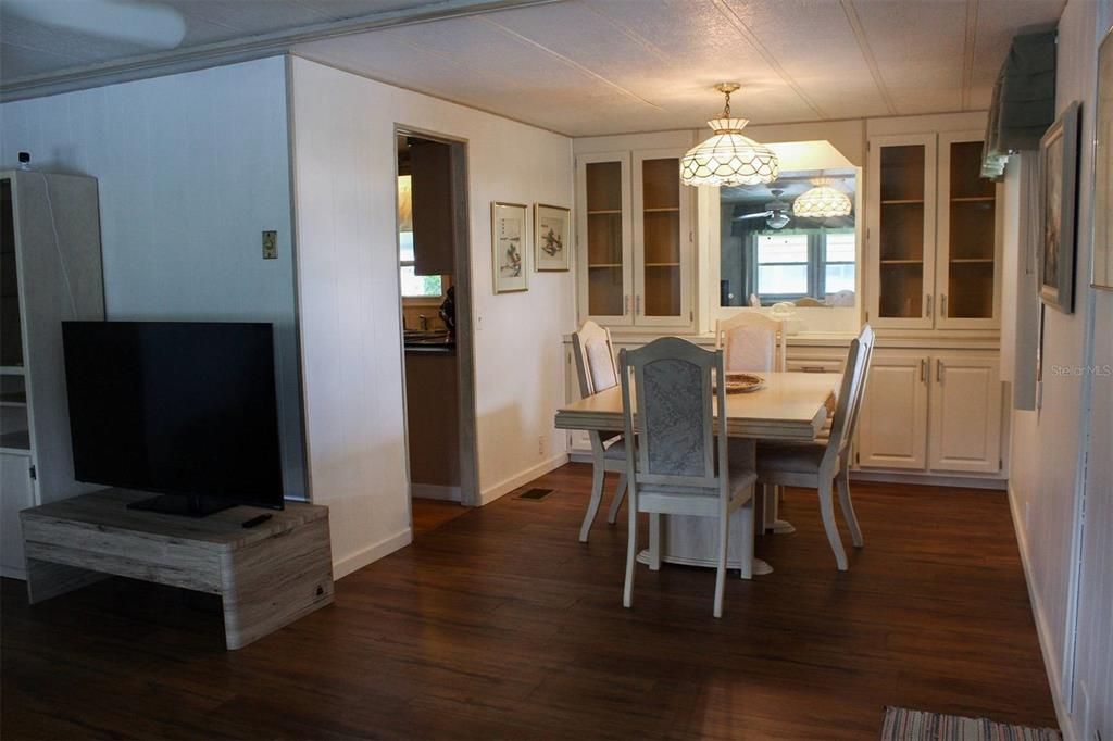 待售: $135,000 (2 贝兹, 2 浴室, 1104 平方英尺)