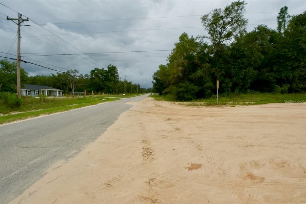 На продажу: $35,900 (1.22 acres)