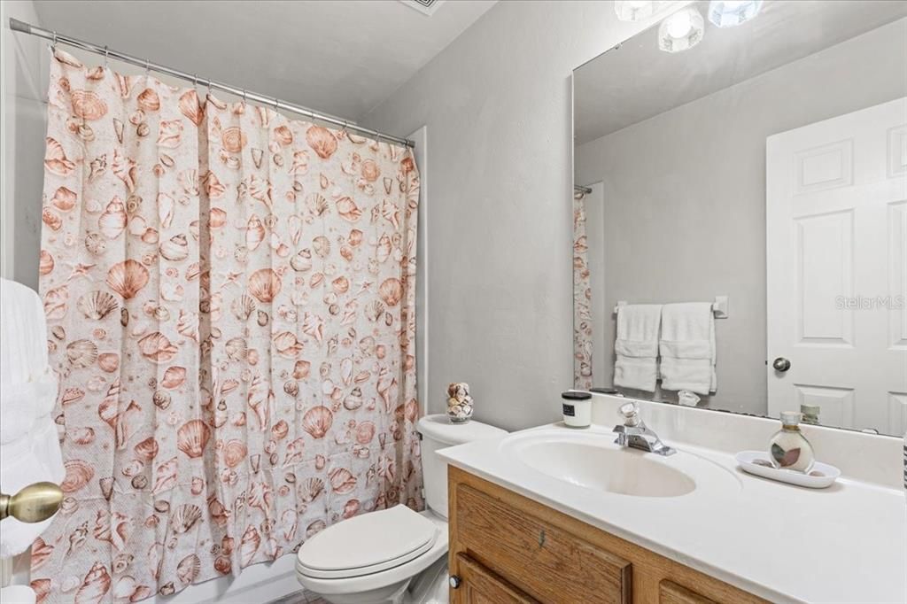 Под контрактом: $349,900 (3 спален, 2 ванн, 1452 Квадратных фут)