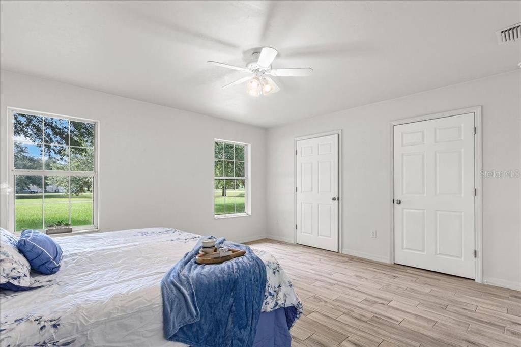 Под контрактом: $349,900 (3 спален, 2 ванн, 1452 Квадратных фут)