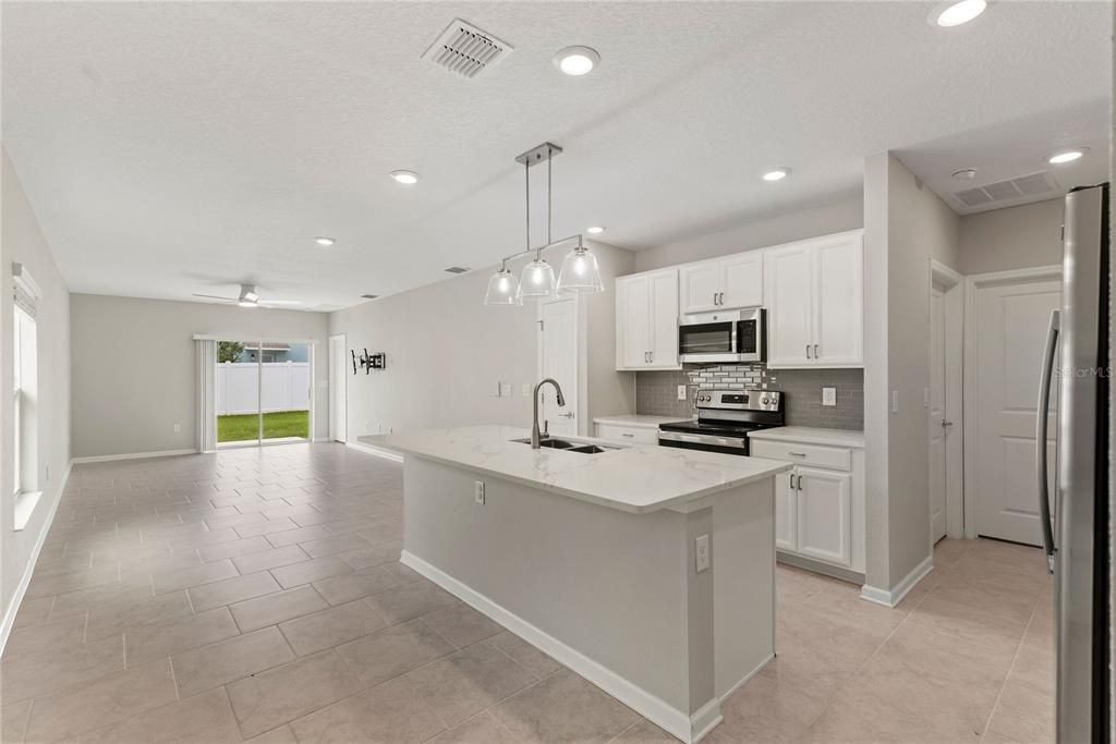 На продажу: $324,900 (3 спален, 2 ванн, 1432 Квадратных фут)