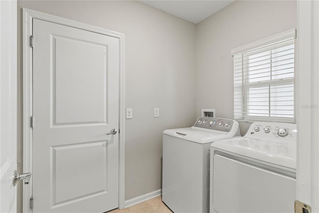 На продажу: $324,900 (3 спален, 2 ванн, 1432 Квадратных фут)