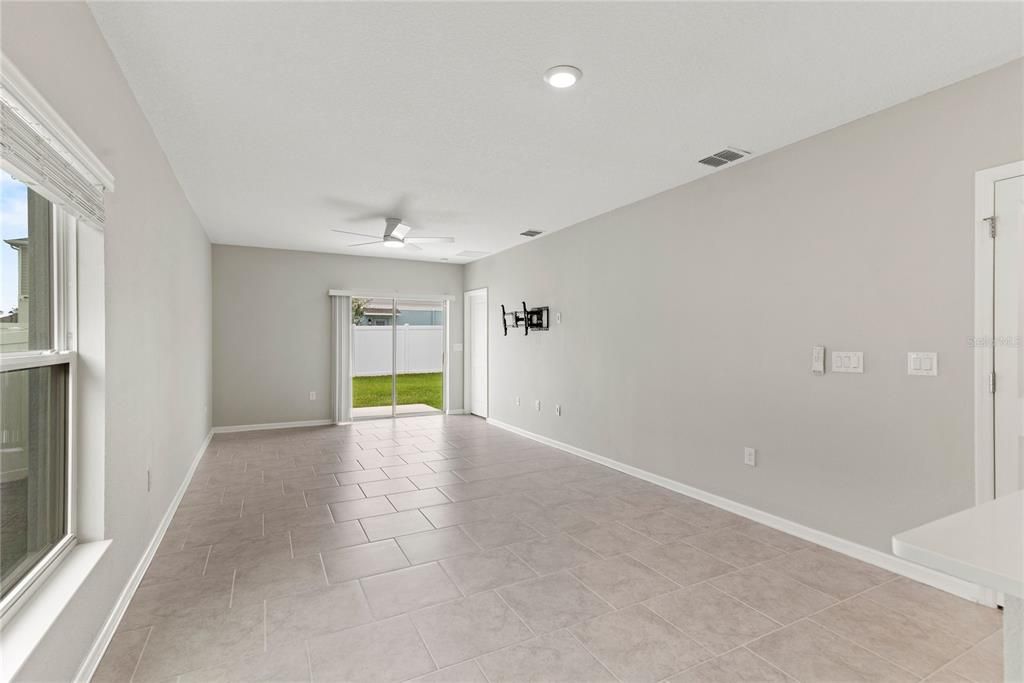 На продажу: $324,900 (3 спален, 2 ванн, 1432 Квадратных фут)