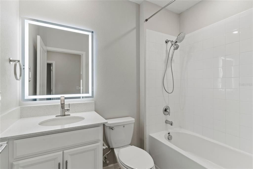 На продажу: $324,900 (3 спален, 2 ванн, 1432 Квадратных фут)